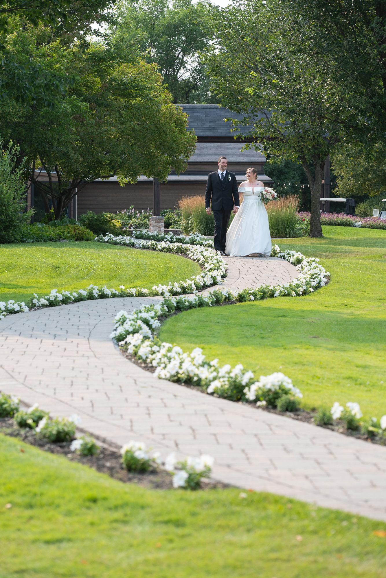 Couple walking down the aisle at Breezy Bend Country Club, Winnipeg