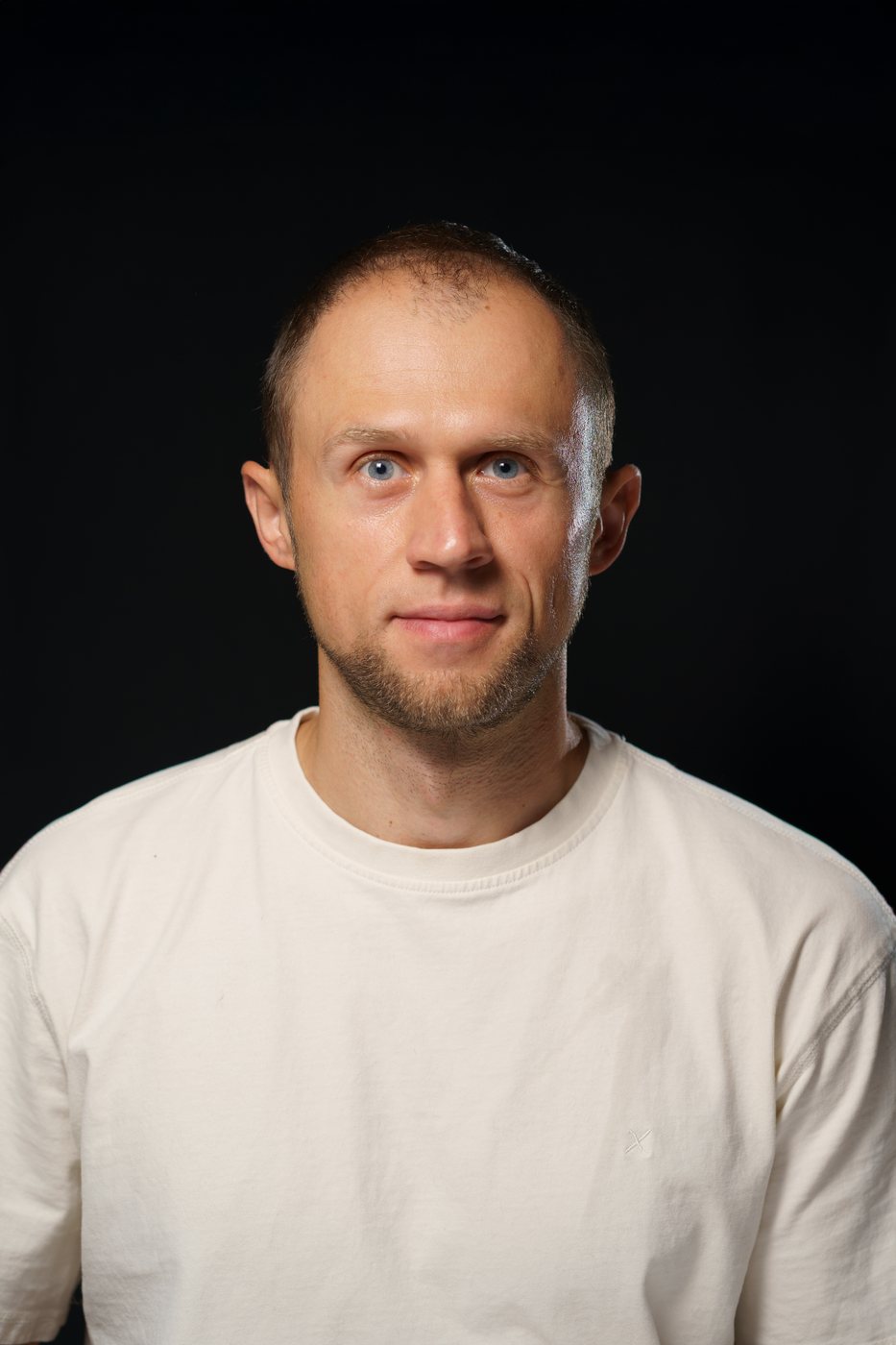 Oleksandr, the Winnipeg wedding photographer behind Bezzie Creative Studio